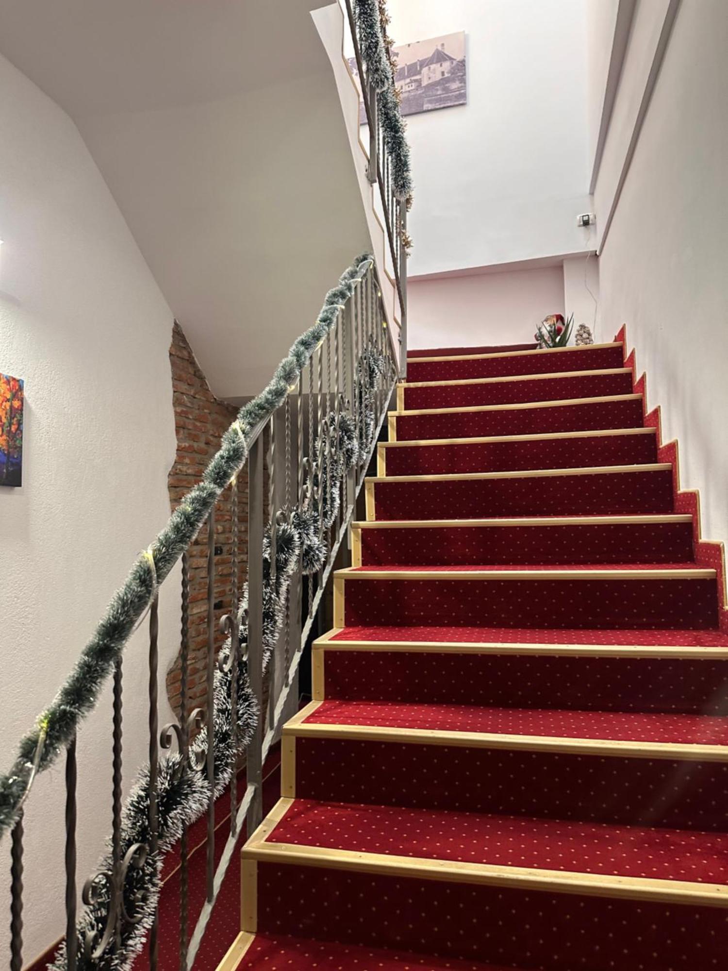 Pensiunea Sada Făgăraş Eksteriør billede